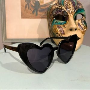 Heart frame black sunglasses